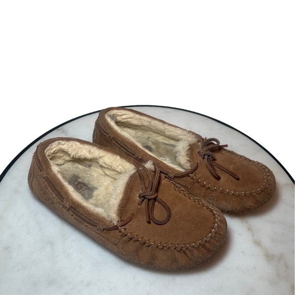 UGG Moccasin Slippers Size 5.5‎ Women’s - Picture 1 of 7